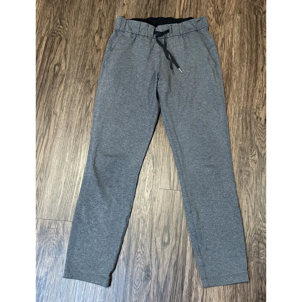Lululemon women's on the fly pant in size 4 Color Gray
